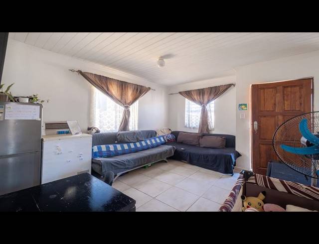 2 BEDROOM HOUSE FOR SALE IN GROENHEUWEL